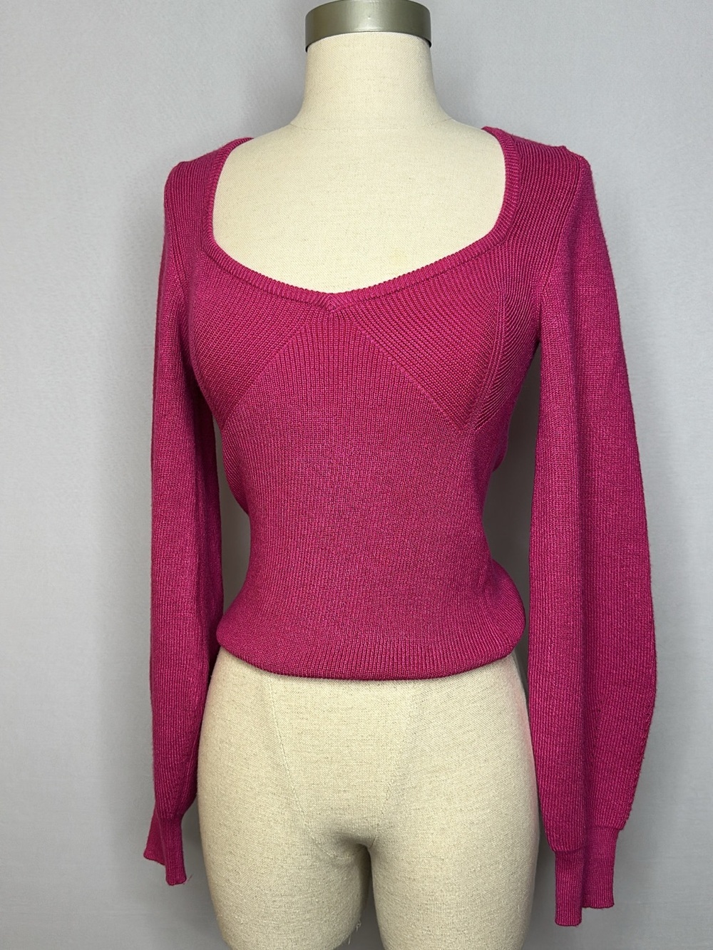 Women's Fitted Scoop Neck Sweater in Magenta